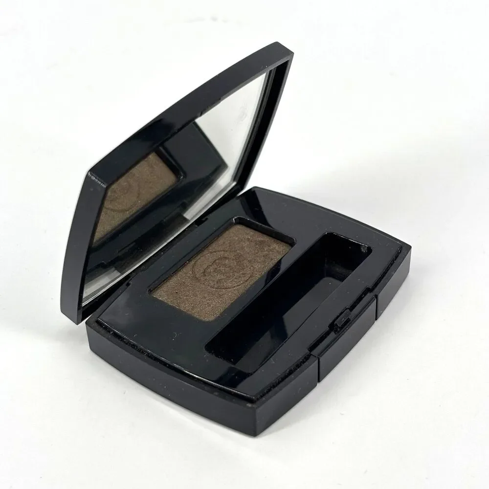 Chanel Ombré EssentieChanel Ombré Essentielle Soft Touch Eyeshadow 88 VERT KHAKI